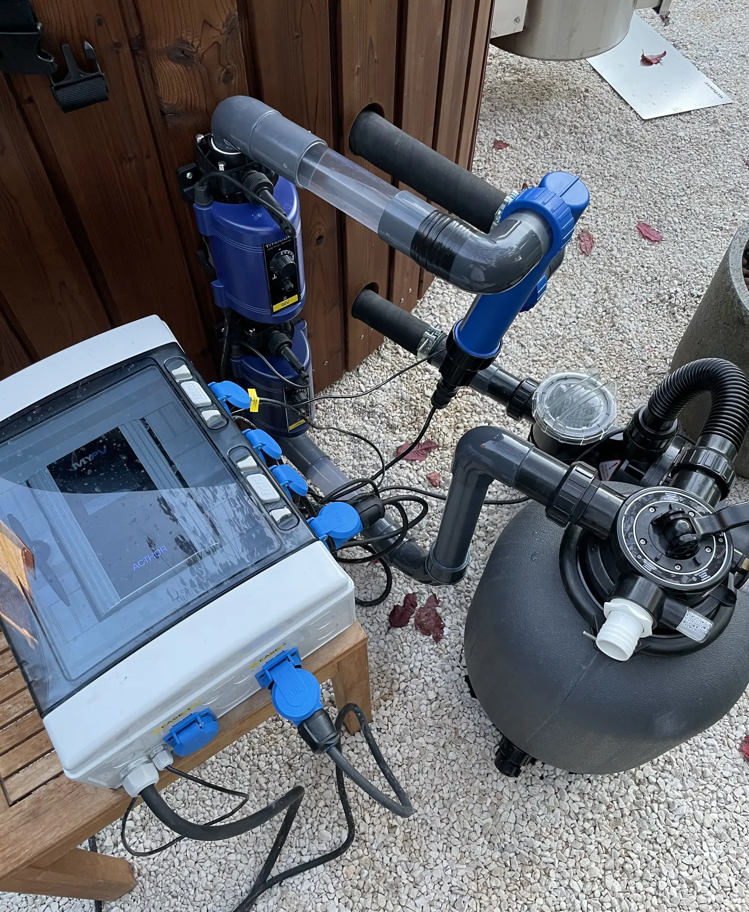 AC•THOR with additional waterproof housing connected to the heat pump of a jacuzzi