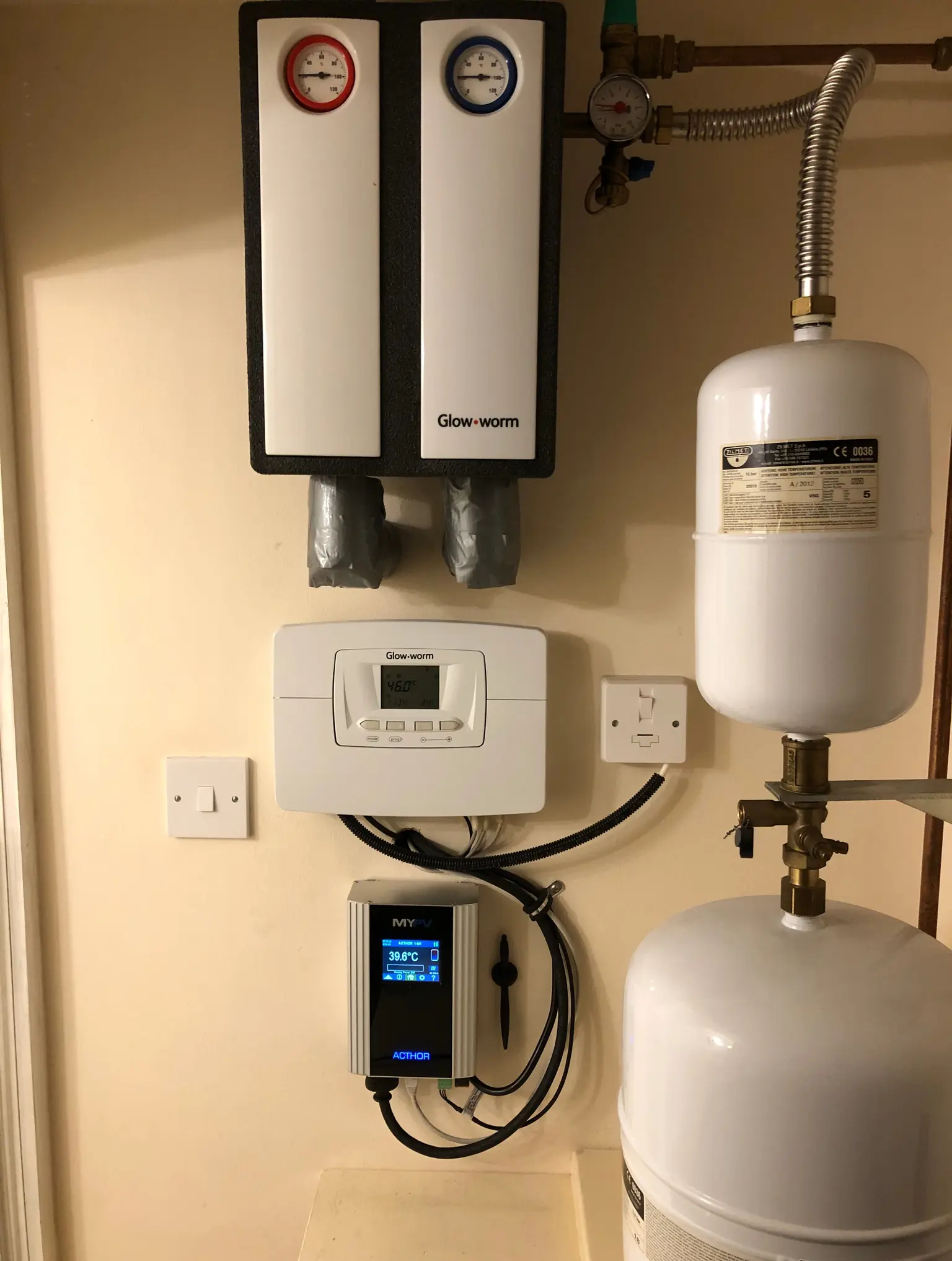AC•THOR is connected to a water tank and displays information about surplus energy being used for heating