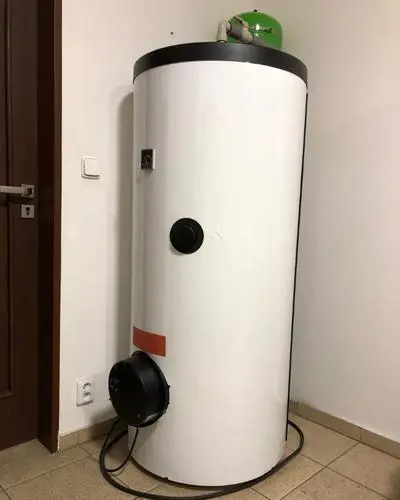 Water boiler with connected heating rod