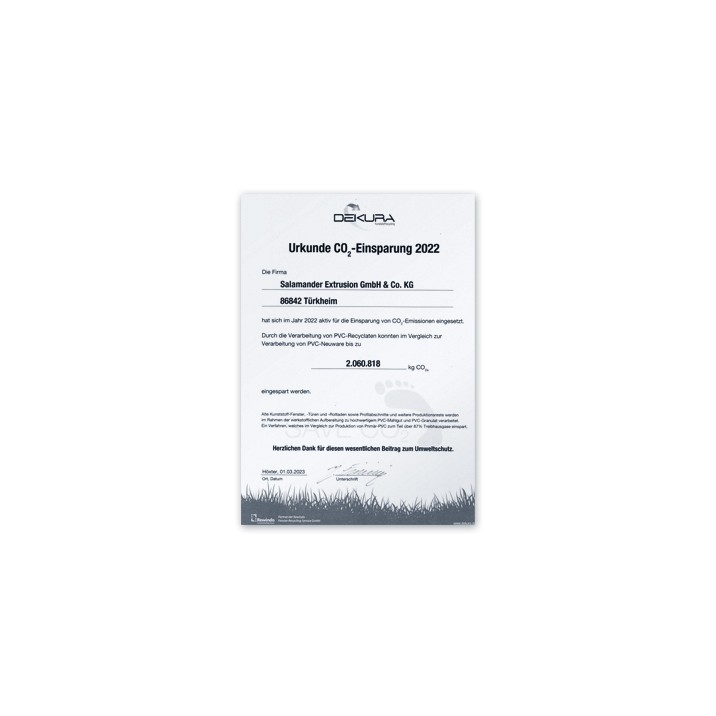A document titled "Urkunde CO2-Einsparung 2022" from Salamander Extrusion GmbH & Co. KG, showing a CO2 savings of 2,060,818 kg.