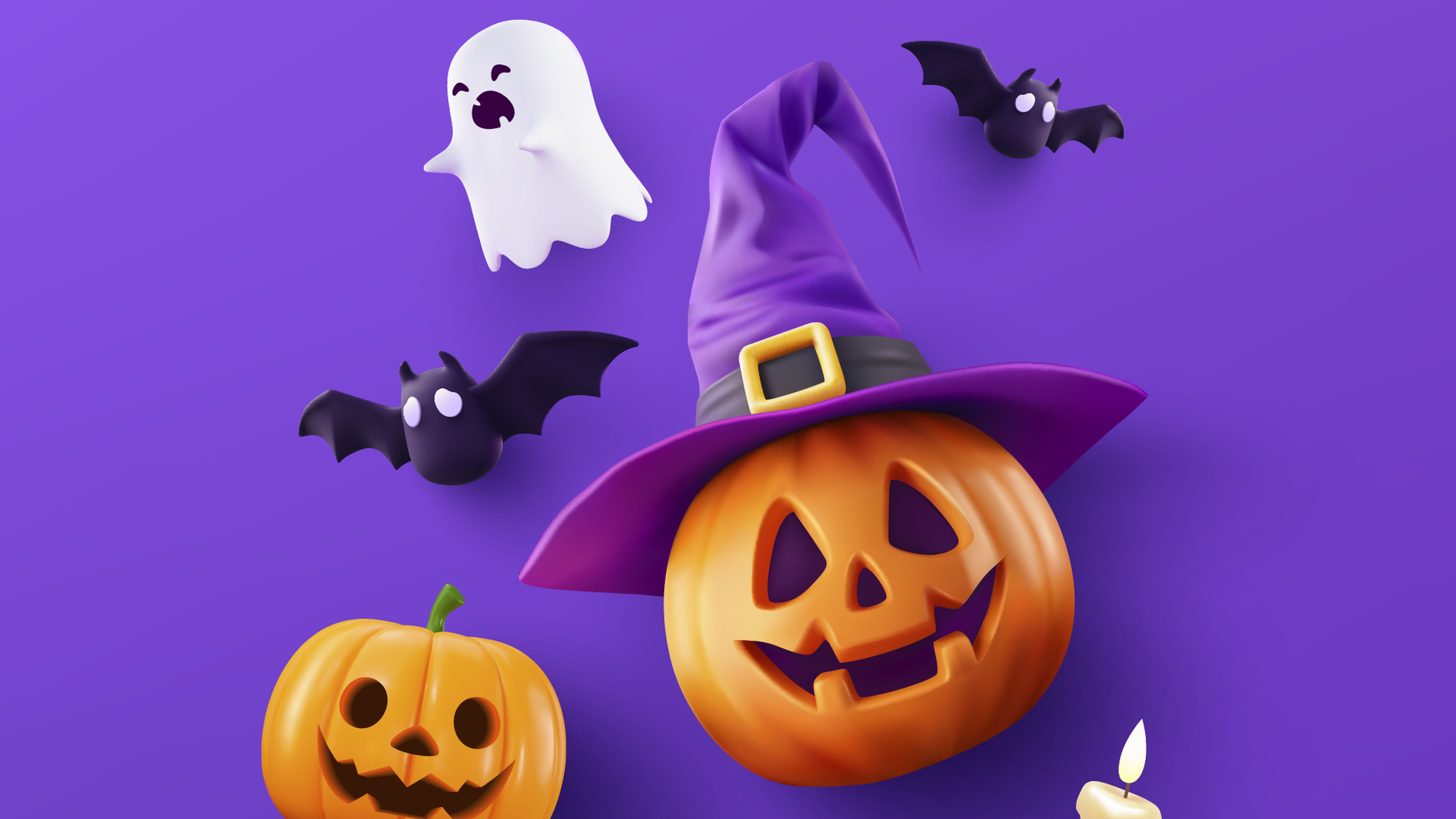 Halloweenská scéna se dvěma vyřezávanými dýněmi, fialovým čarodějnickým kloboukem, dvěma netopýry, duchem a zapálenou svíčkou na fialovém pozadí.
