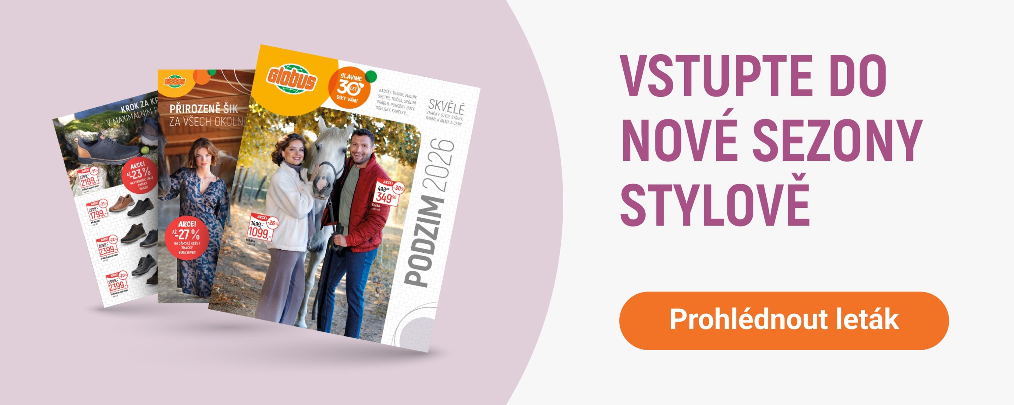Tři letáky s módními nabídkami na podzim 2026, na nichž jsou vyobrazeni lidé, kůň a štítky se slevami. Text vybízí ke stylovému podzimnímu nakupování.