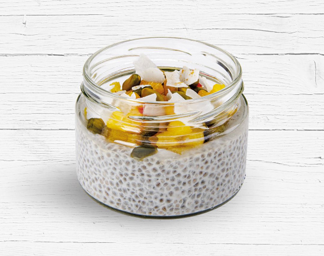 Chia puding s pistáciemi a ananasem z nabídky Restaurace Globus