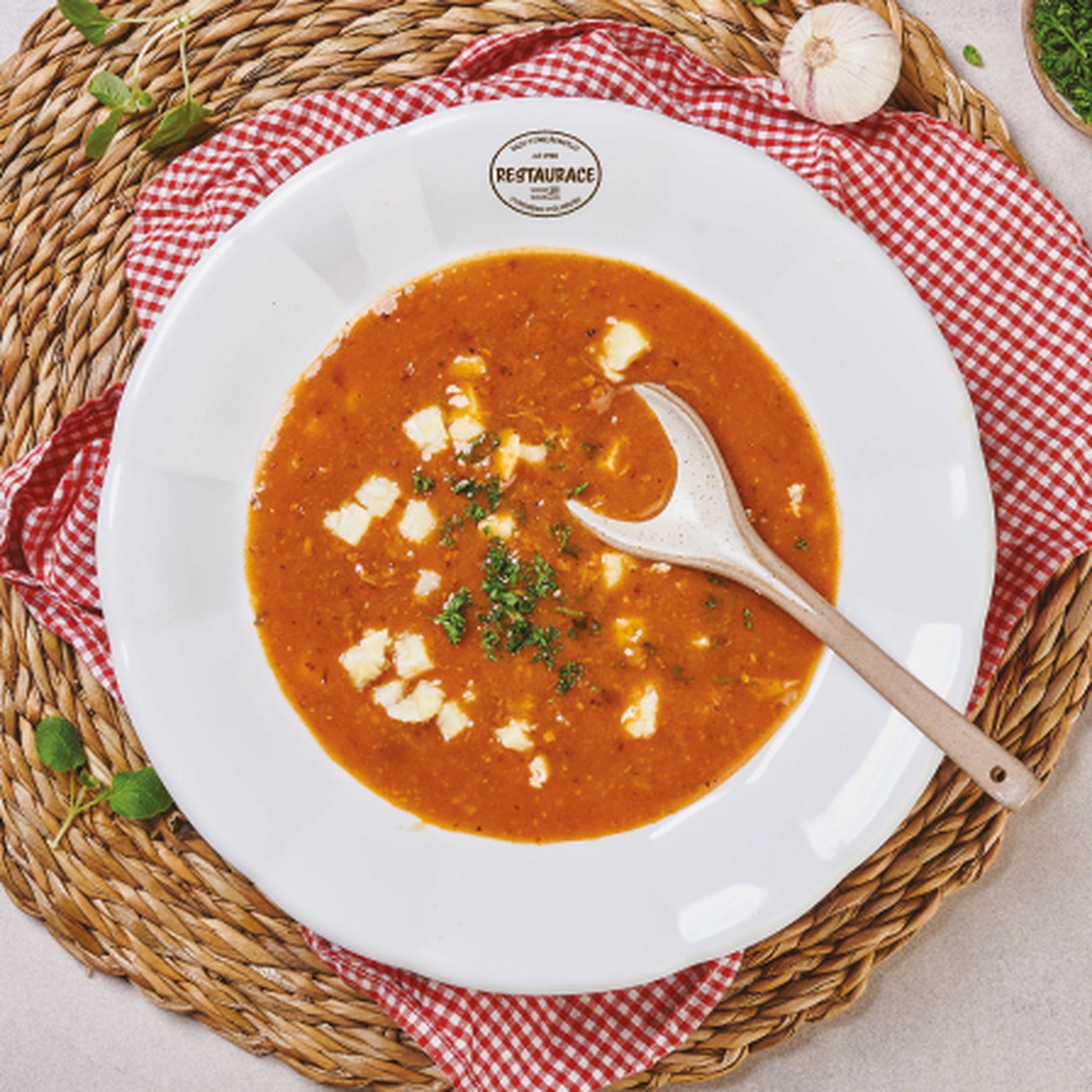 Gulášová polévka z nabídky Restaurace Globus