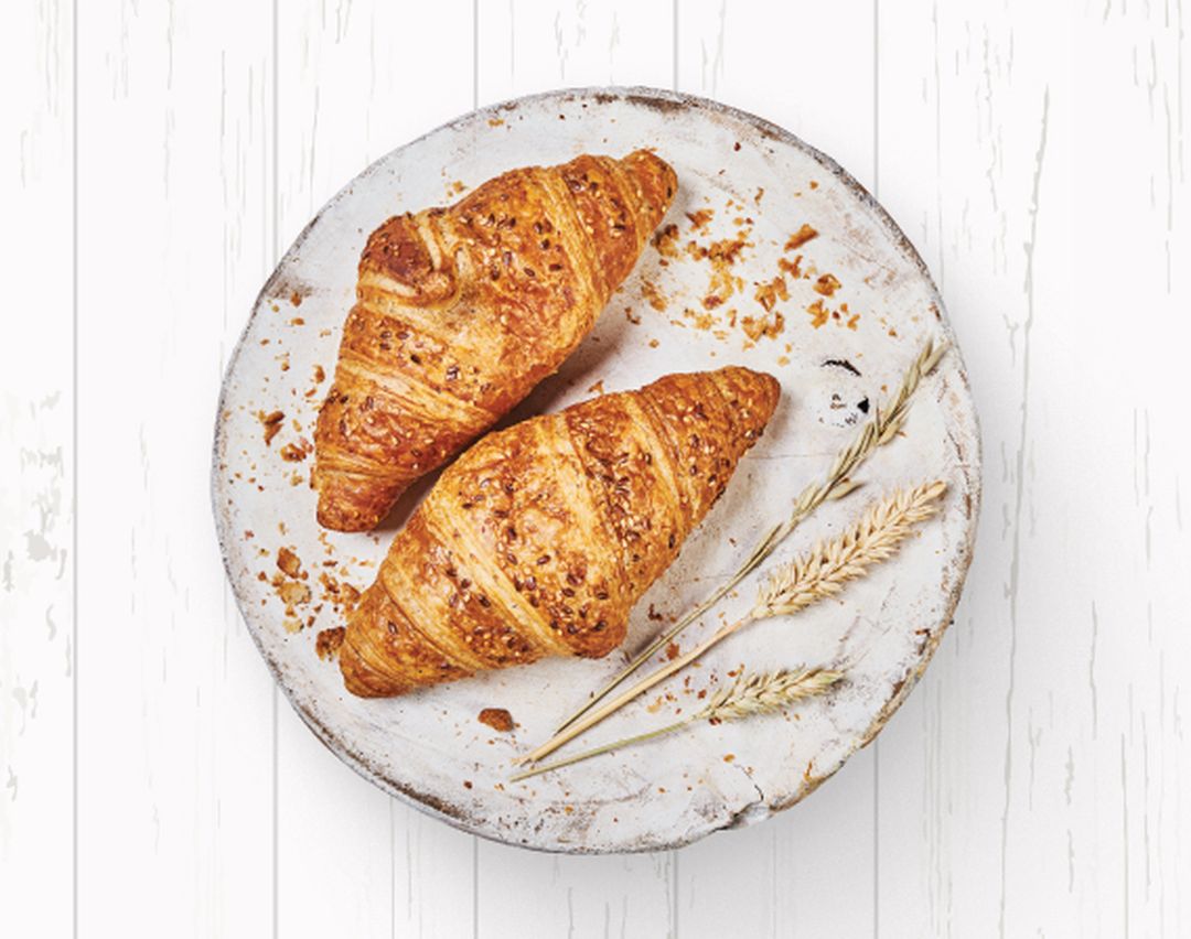 Cereální Croissant na světlém pozadí z Pekárny Globus