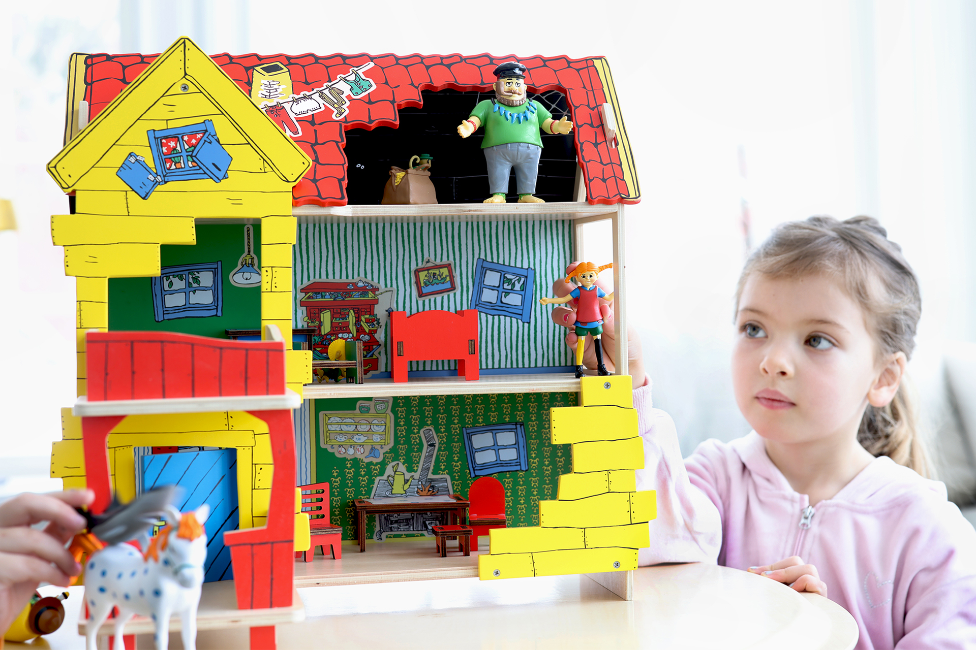 Barn leker med Pippi leksaker