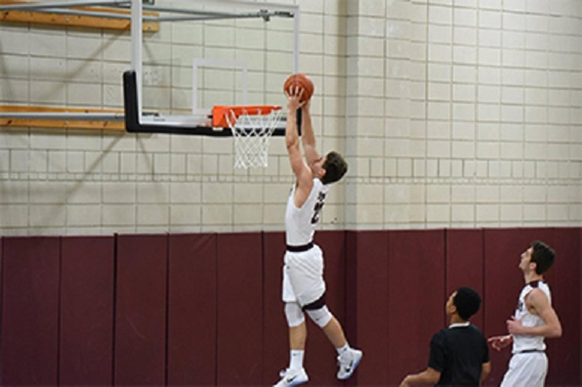 Los equipos de baloncesto compiten por campeonatos