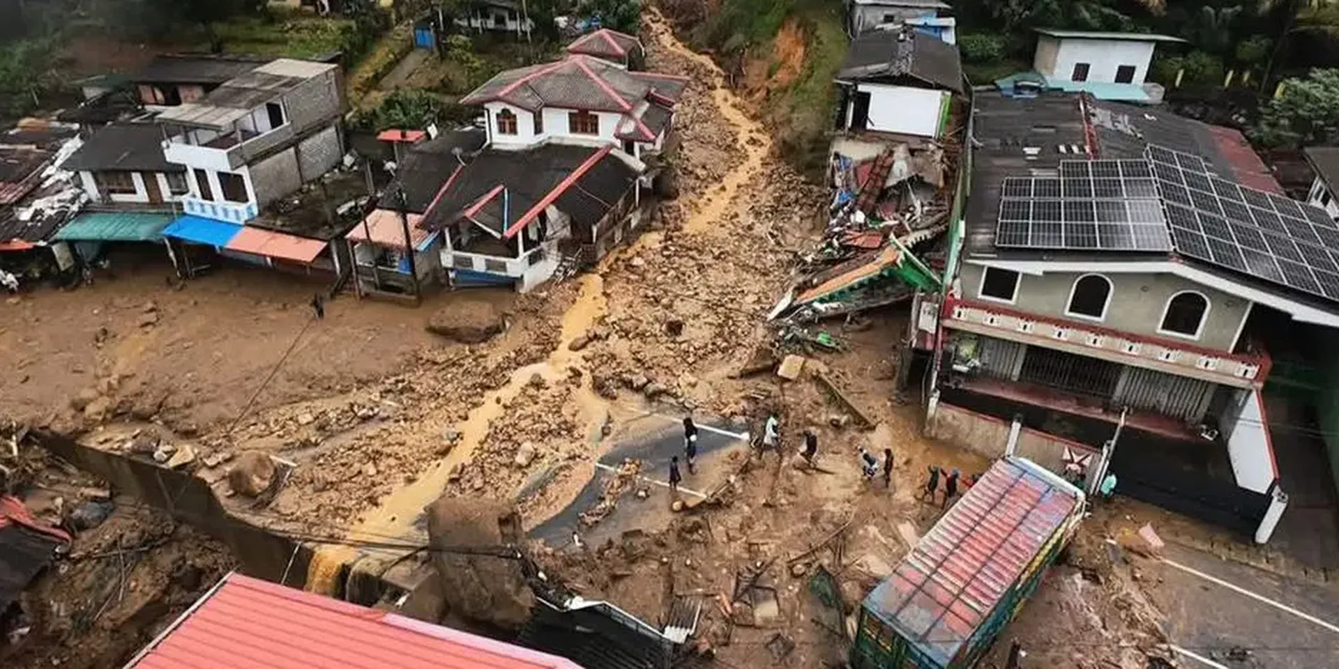 Door de Cycloon Ditwah die eind november over Sri Lanka raasde, raakten huizen en infrastructuur ernstig beschadigd en hadden tienduizenden gezinnen hulp nodig.