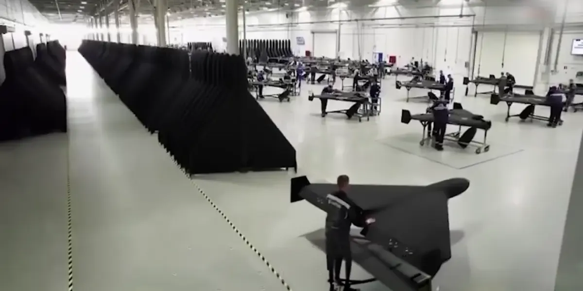 fabricagehal voor Geran-2 drones in de geheime Alabuga fabriek in Tatarstan.