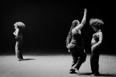 Dansers op een podium