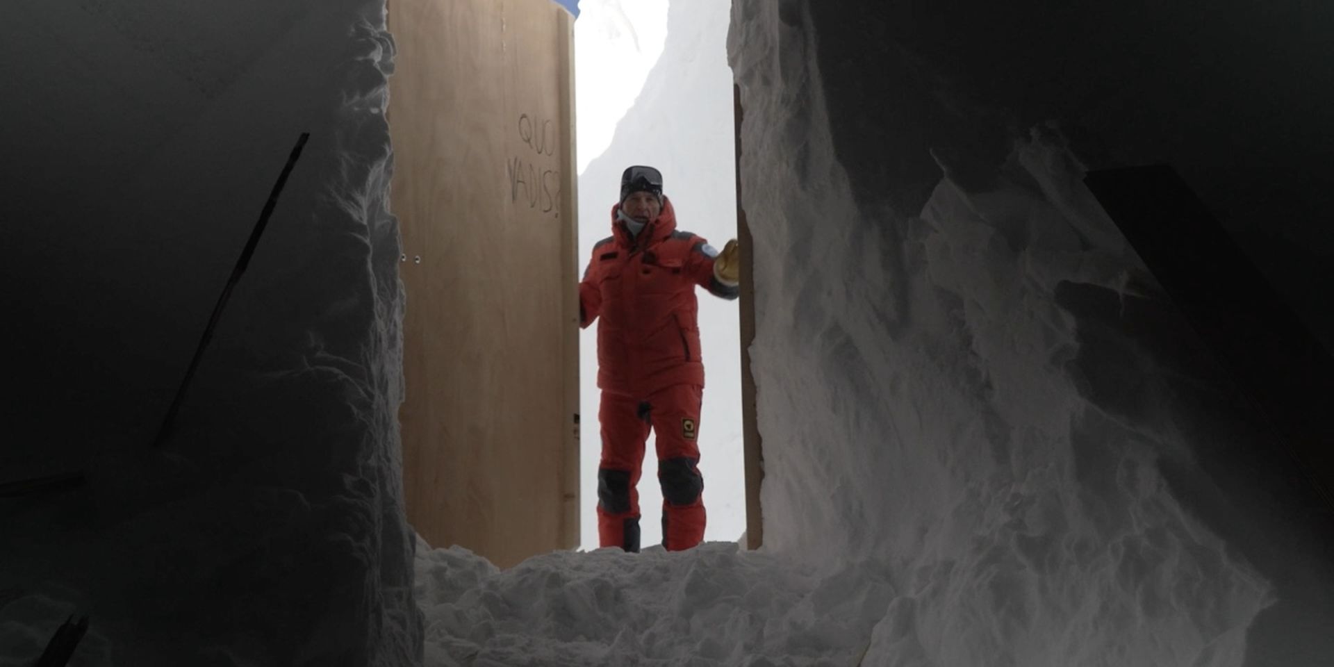 1 - Entrance Ice Cave (c) Gaetano Maccri-PNRA-IPEV