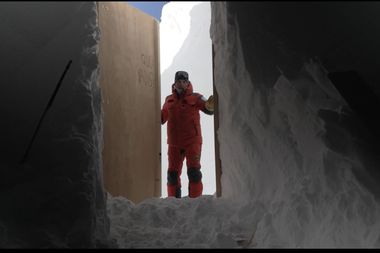 1 - Entrance Ice Cave (c) Gaetano Maccri-PNRA-IPEV