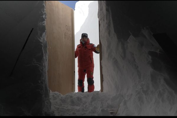 1 - Entrance Ice Cave (c) Gaetano Maccri-PNRA-IPEV