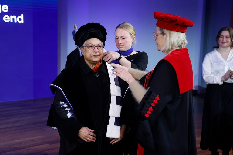 Hina Jilana ontvangt eredoctoraat KUL