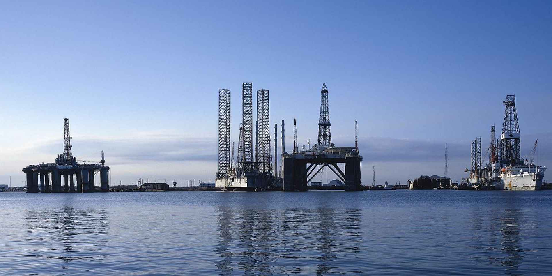 Offshore olieplatformen voor de kust van Galveston, Texas.