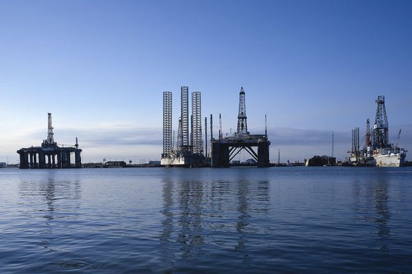 Offshore olieplatformen voor de kust van Galveston, Texas.