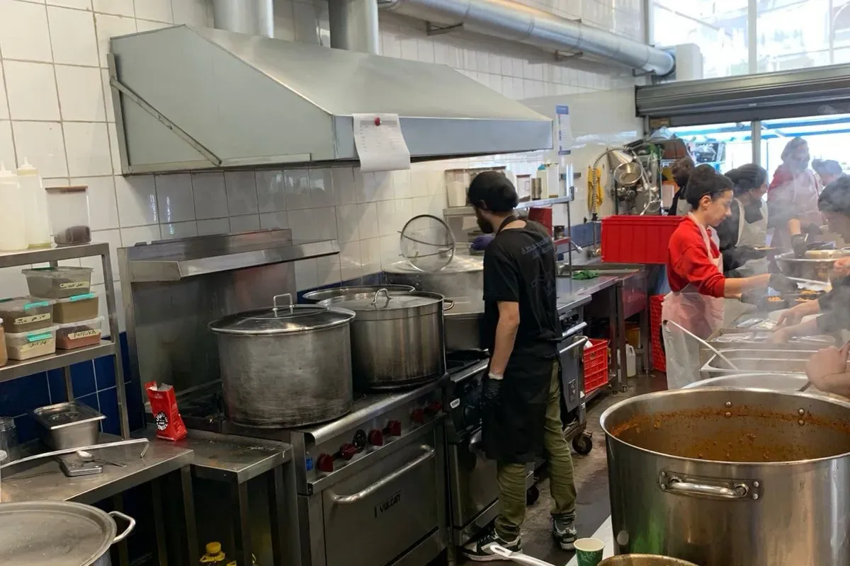 Beeld van een professionele keuken