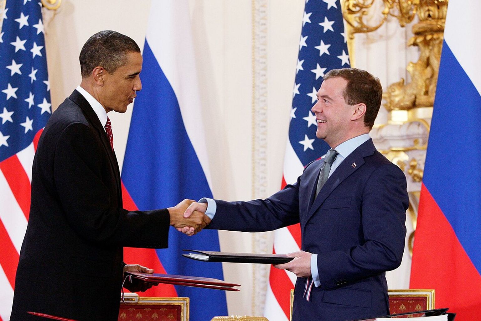 Obama_and_Medvedev_sign_Prague_Treaty_2010