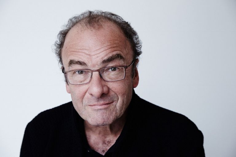 Portretfoto van de Oostenrijkse schrijver Robert Menasse