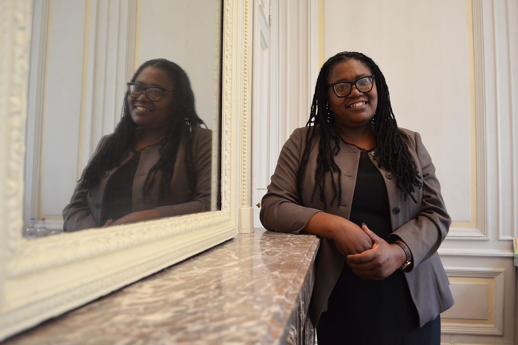 CEO van Frienship Bench Esther Tumbare komt de Africa Prize in ontvangst nemen.