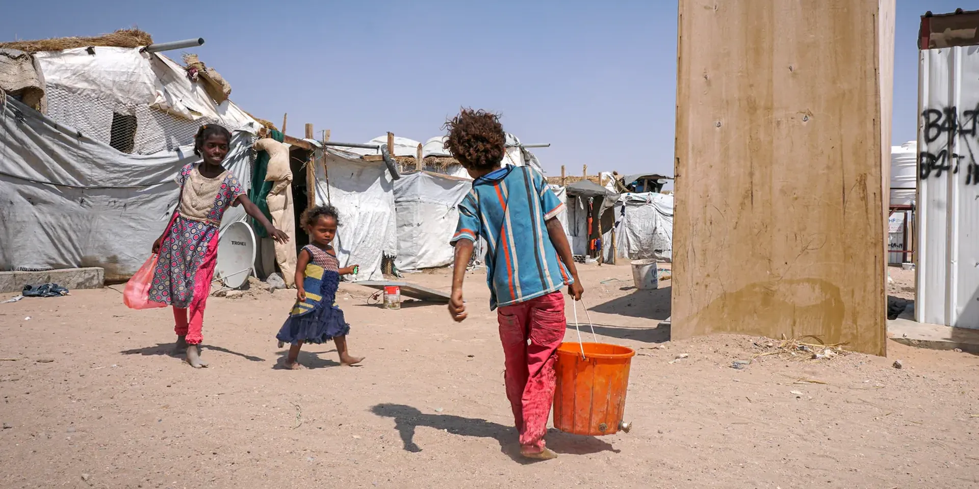 kinderen in een kamp voor inheemse vluchtelingen in Jemen