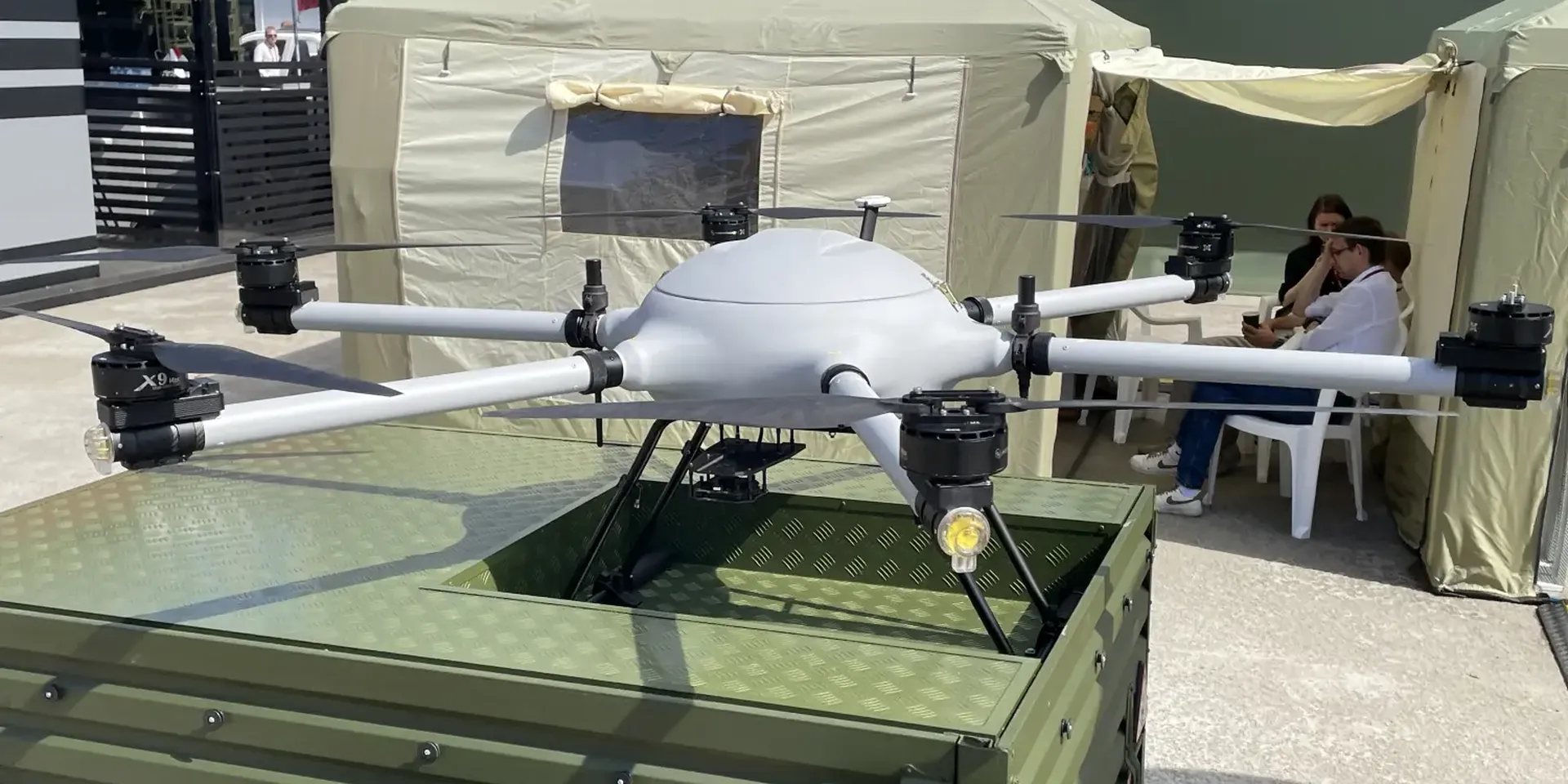 Een hexaopter tijdens het Leger Forum in Rusland, 2024