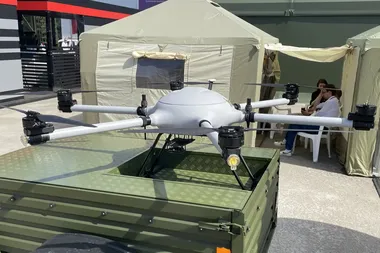 Een hexaopter tijdens het Leger Forum in Rusland, 2024