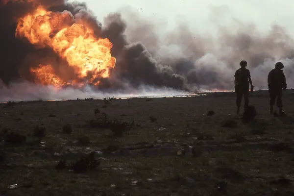 Brandende olievelden in Kuweit tijdens de Golfoorlog in 1991