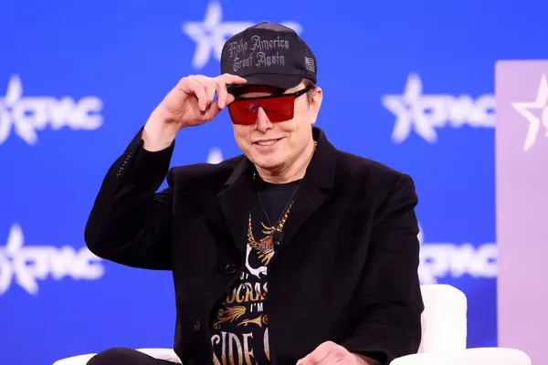 foto van Elon Musk tijdens een CPAC-conferentie