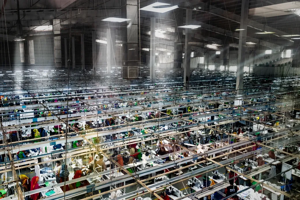 immense kledingfabriek