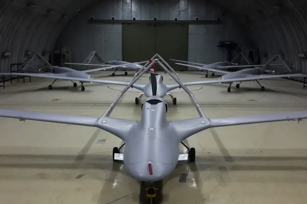 Onbemande drones staat in een afgesloten hangar
