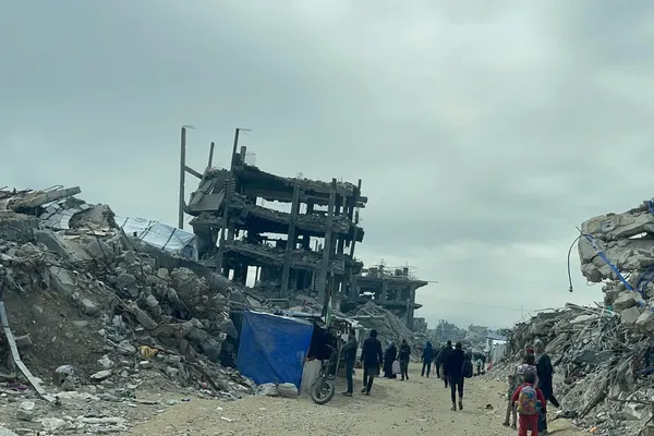 Beeld van een door het Israëlische leger volledig platgebombardeerde wijk in Gaza, een uitgelezen habitat voor ratten en ander ongedierte
