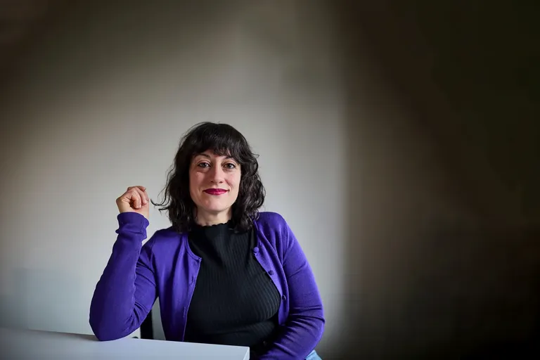 Portretfoto van antropologe en auteur Virginia Mendoza