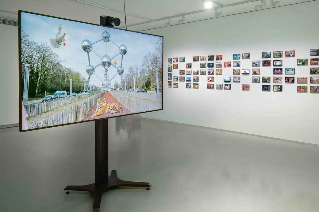 Tentoonstellingsruimte met werken van Danial Shah