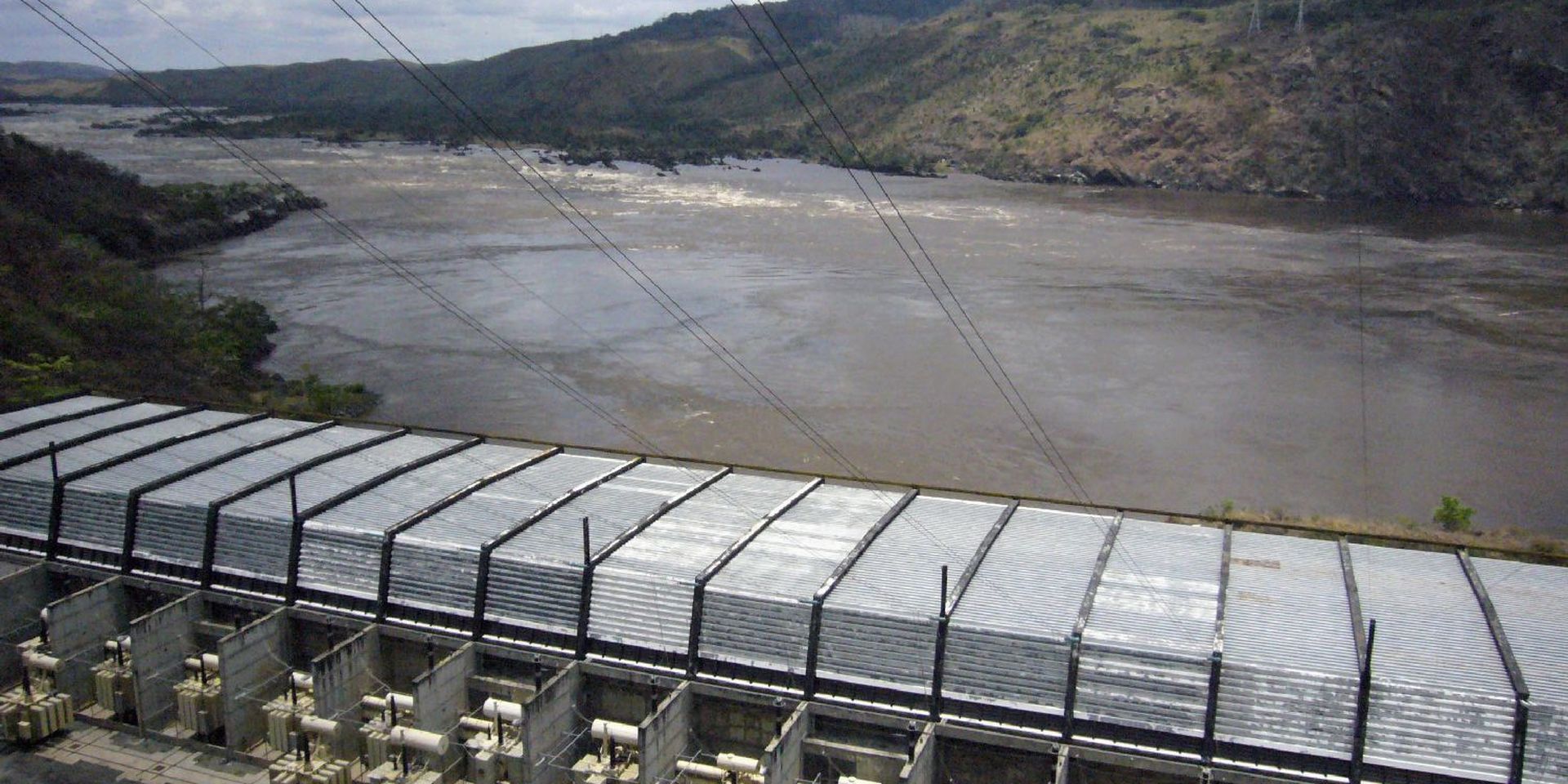 De Inga-waterkrachtcentrale in Congo. Een Australische groep wil er zes reusachtige dammen bijbouwen, onder andere om de gewilde energiebron waterstof te exporteren.