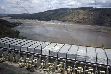 De Inga-waterkrachtcentrale in Congo. Een Australische groep wil er zes reusachtige dammen bijbouwen, onder andere om de gewilde energiebron waterstof te exporteren.