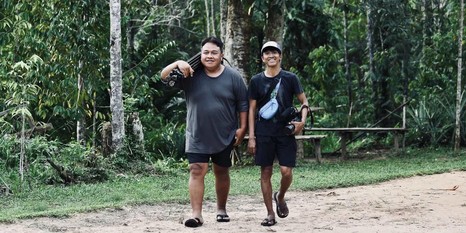 Regisseur en cameraman op pad