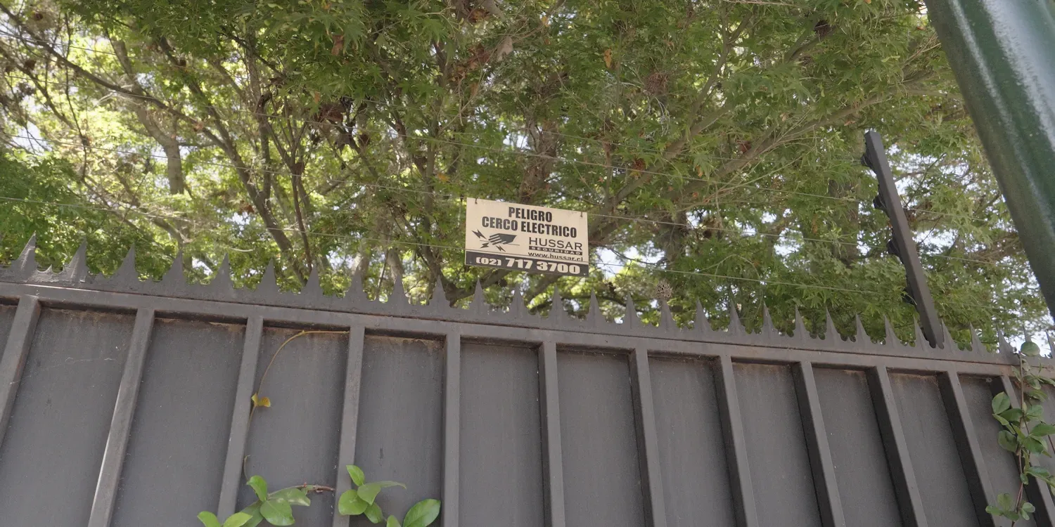 hek waarop schrikdraad is bevestigd