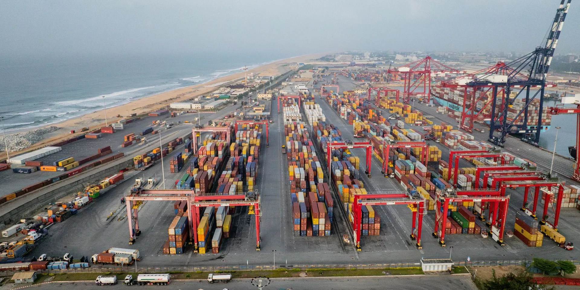 Foto in vogelperspectief van de haven van de Beninse hoofdstad Cotonou
