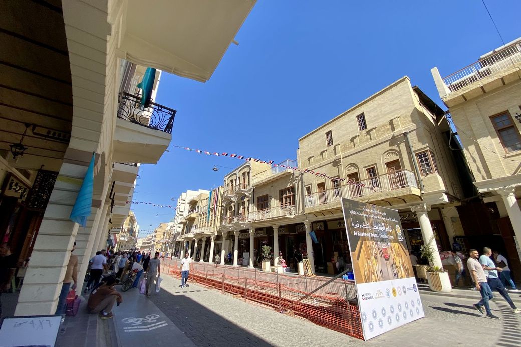 foto van de gerenoveerde al-Rashidstraat in Bagdad