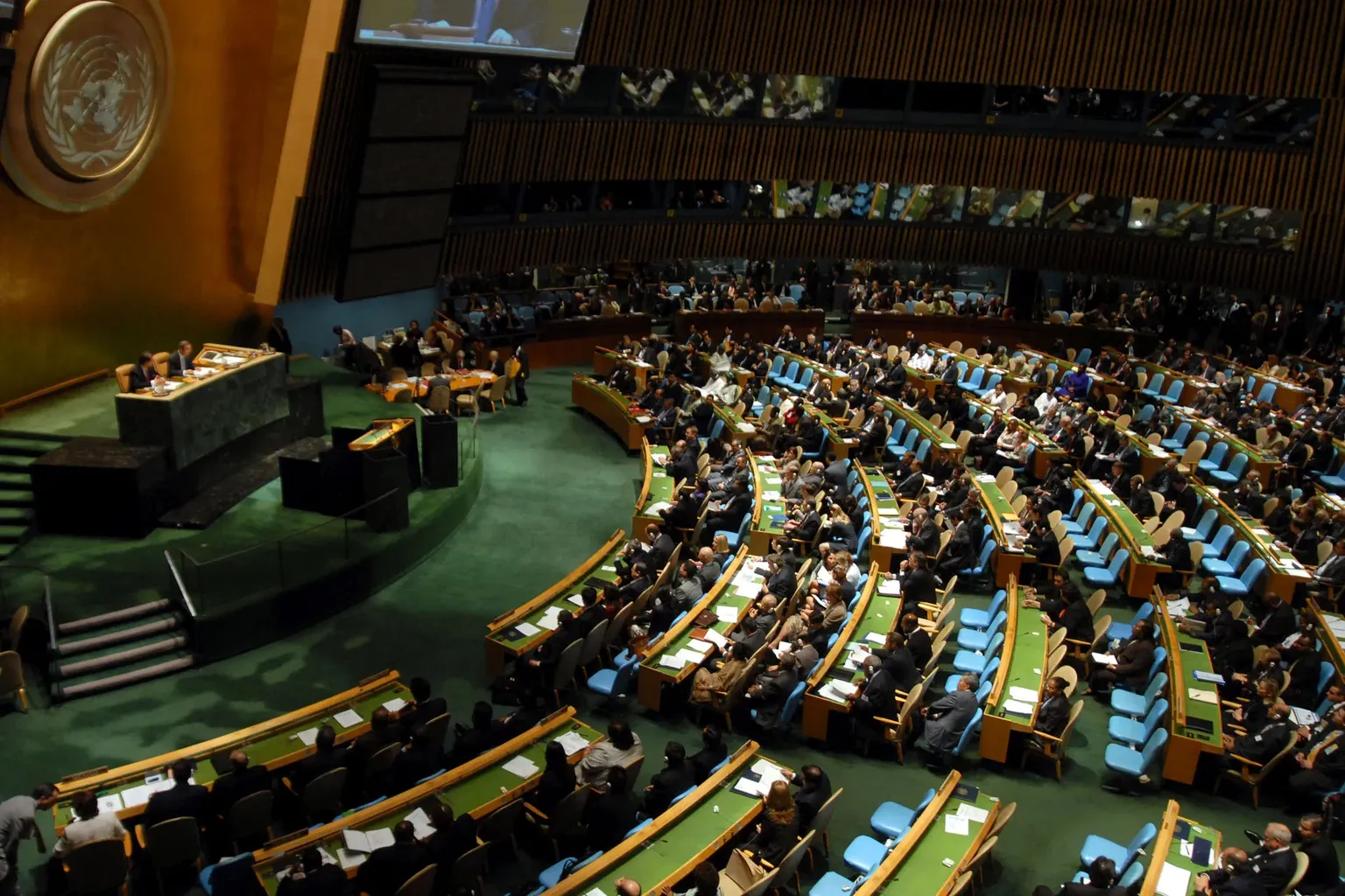 Beeld van de zaal waar de algemene vergadering van de VN plaatsvindt