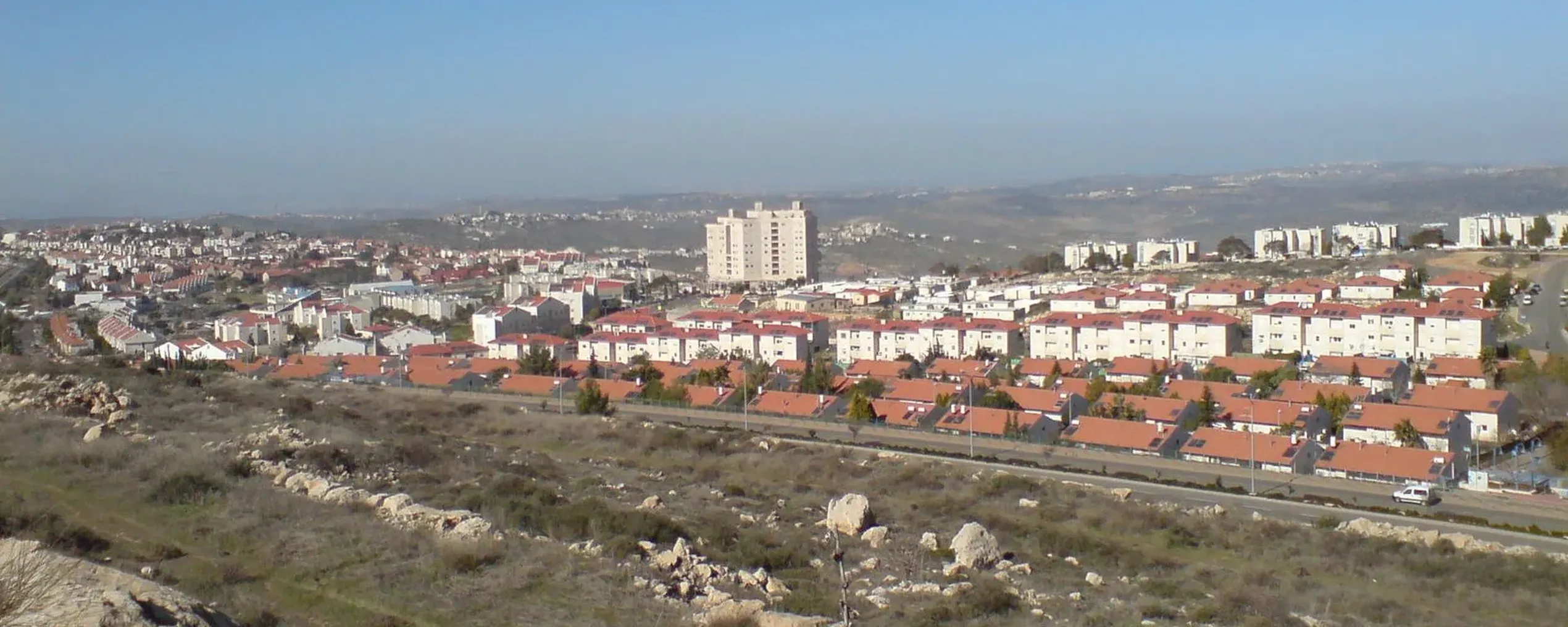 De illegale Israëlische nederzetting Ariel op de Westelijke Jordaanoever