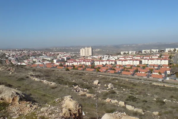 De illegale Israëlische nederzetting Ariel op de Westelijke Jordaanoever