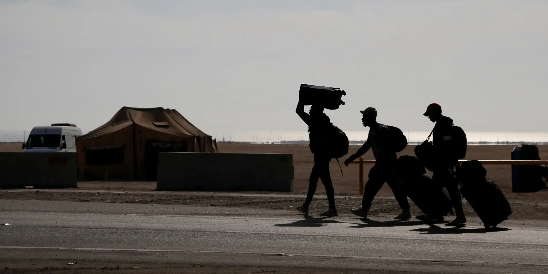 Voorbijwandelende migranten