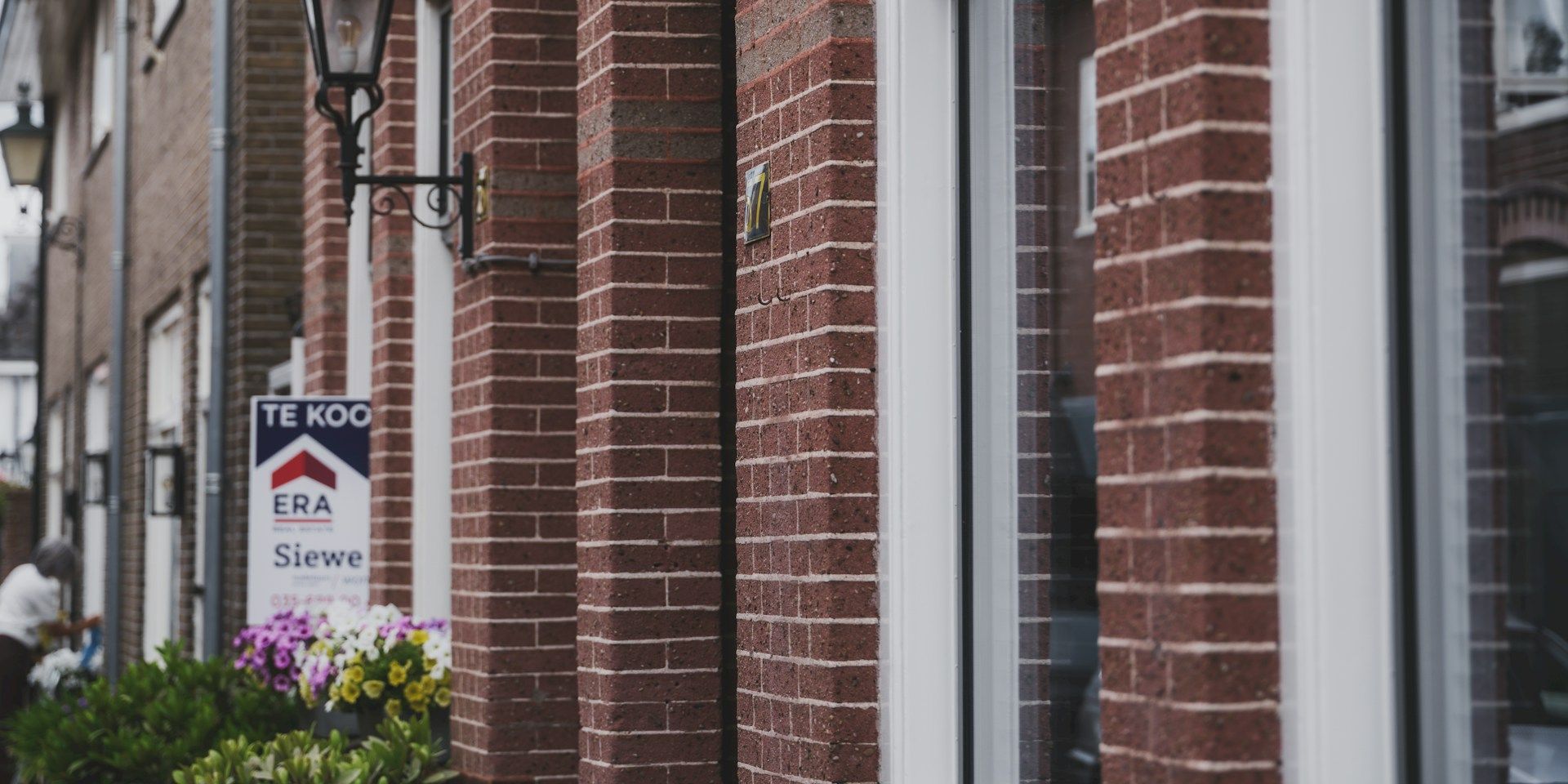 Een eigen woning kan jonge Europeanen hun volledige loon kosten