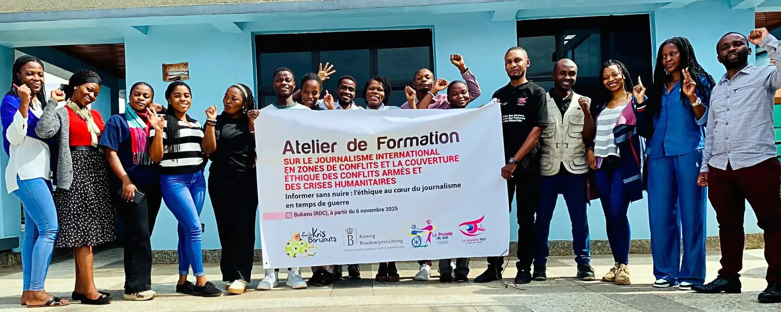 Groepsfoto met vrijwilligers van de Congolese organisatie  La Prunelle