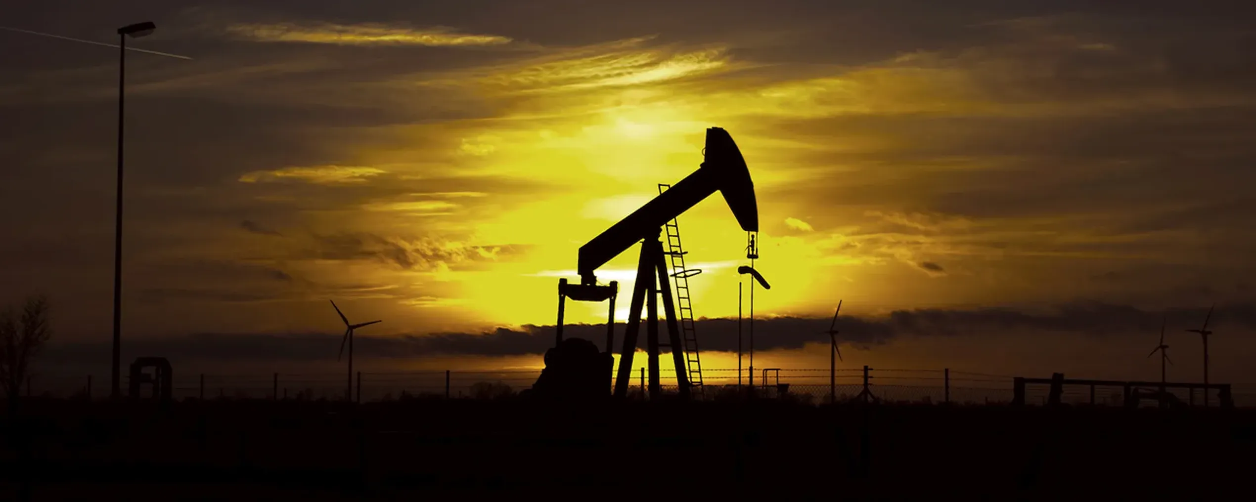 Een oude jaknikker, pomp om olie op te pompen