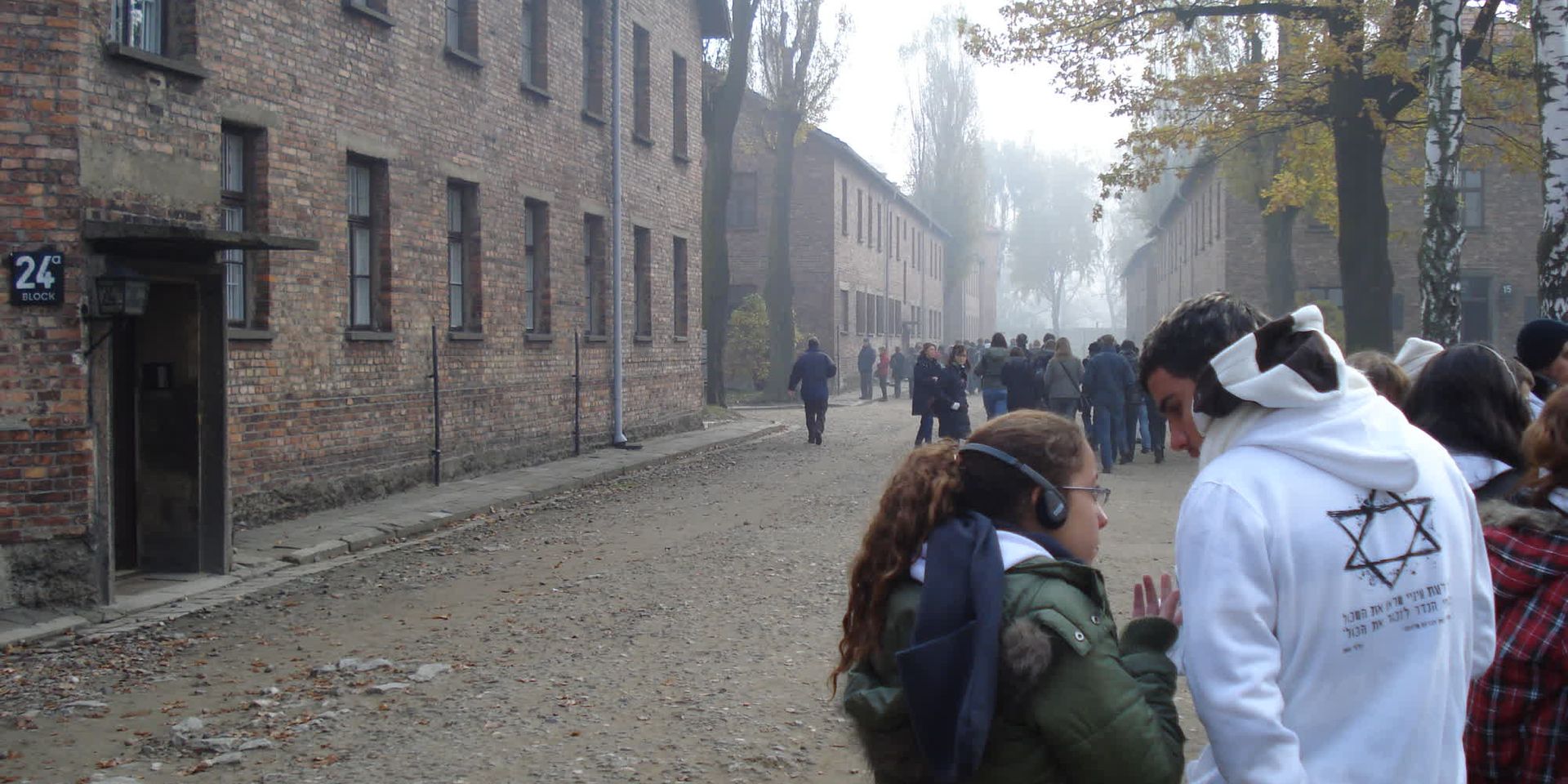 Israëlische jongeren in het nazivernietigingskamp Auschwitz, Polen