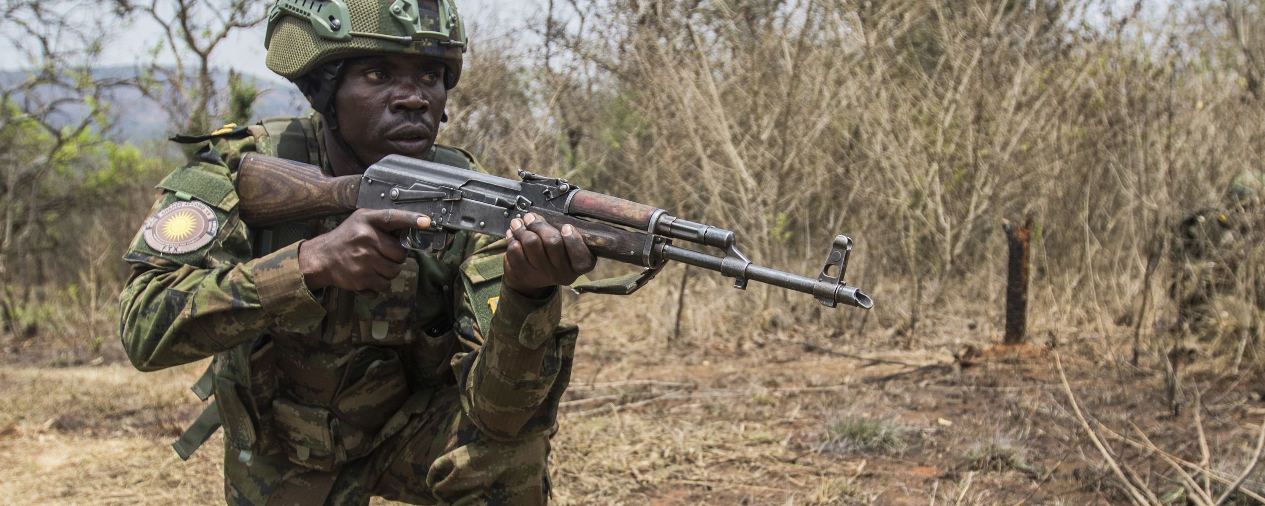 Een Rwandese soldaat tijdens een militaire oefening