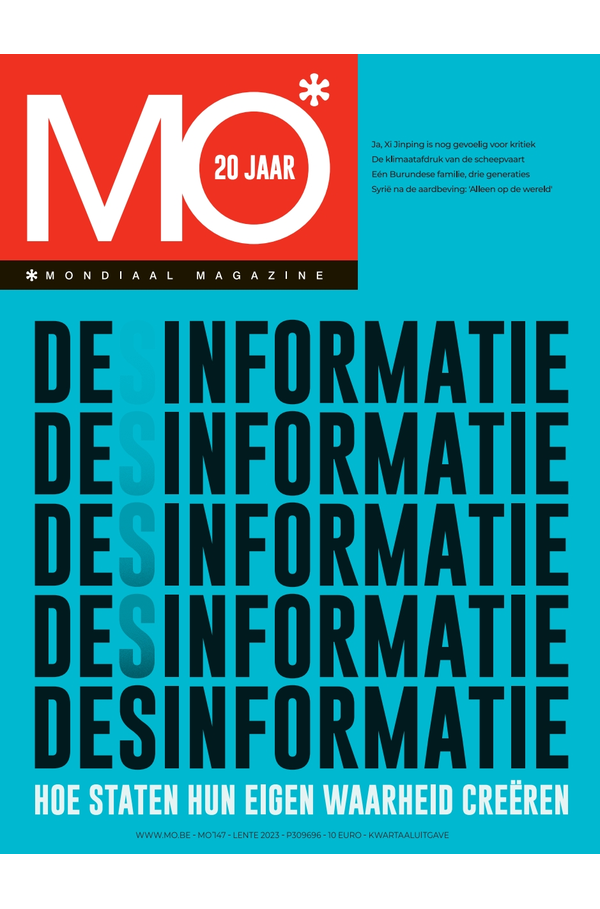 Cover of MO* magazine's 20th-anniversary issue, featuring bold text: "DESINFORMATIE". Subtext: "Hoe staten hun eigen waarheid creëren."